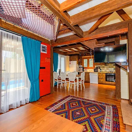 Girmeler Koey Evleri *