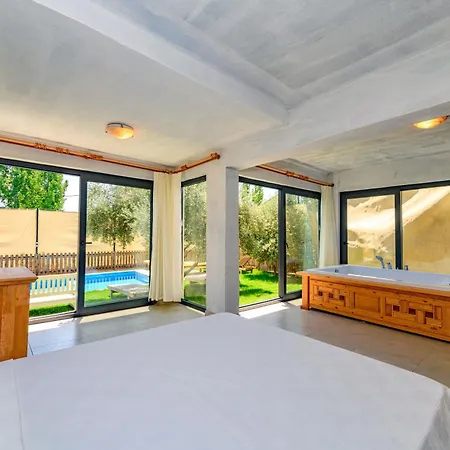 Girmeler Koey Evleri Villa